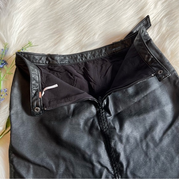Free People black faux leather mini skirt - Picture 7 of 8